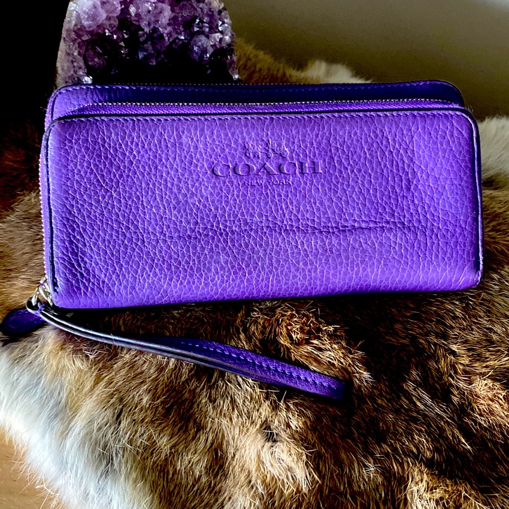 Coach leather wristlet wallet- barely used.